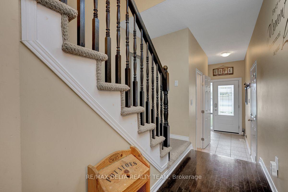 Photo 5 of 429 Dusk Private, Ottawa, Fallingbrook/Gardenway South — HOMEH