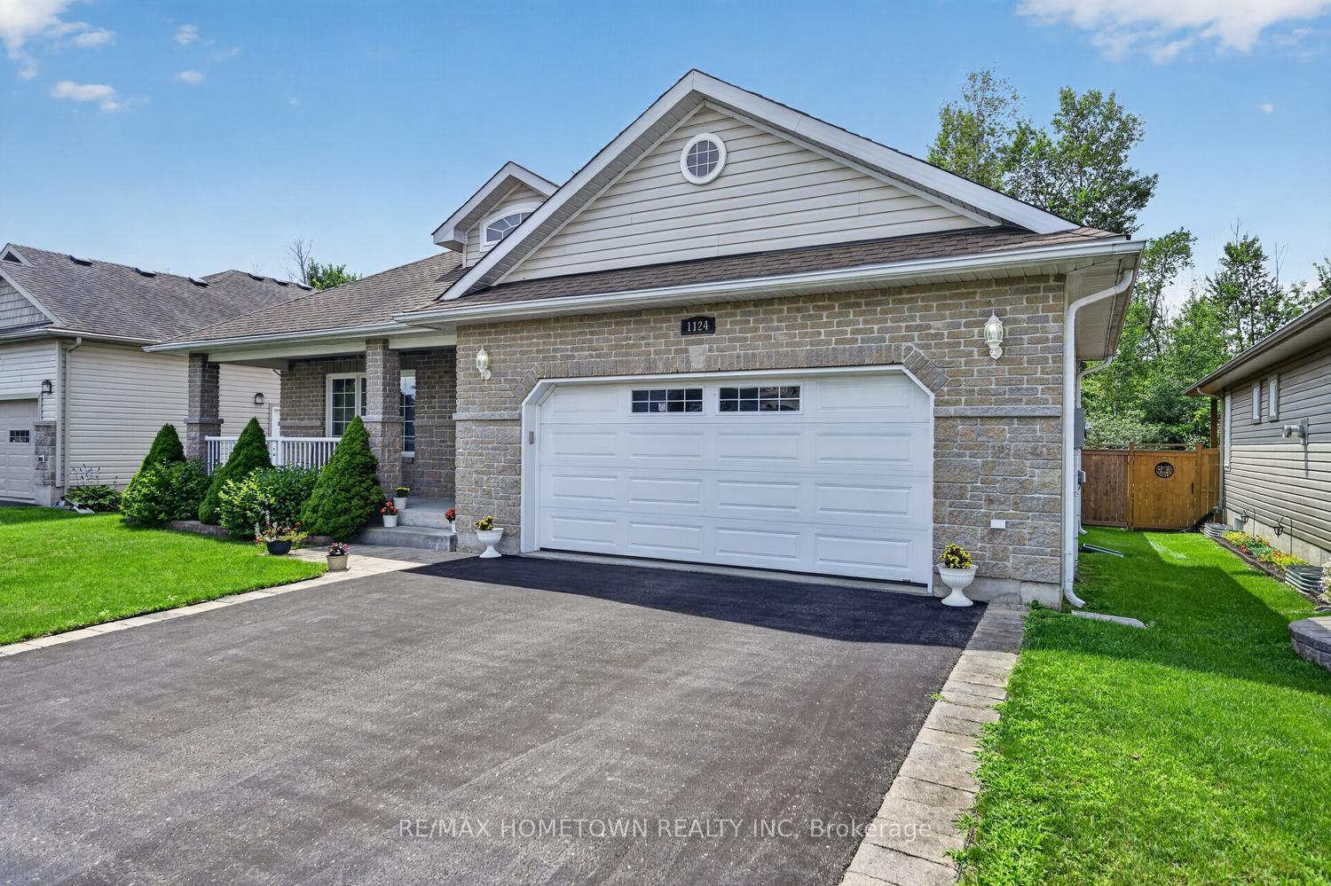 Photo 3 of 1124 McClure Crescent, Brockville, Brockville — HOMEH