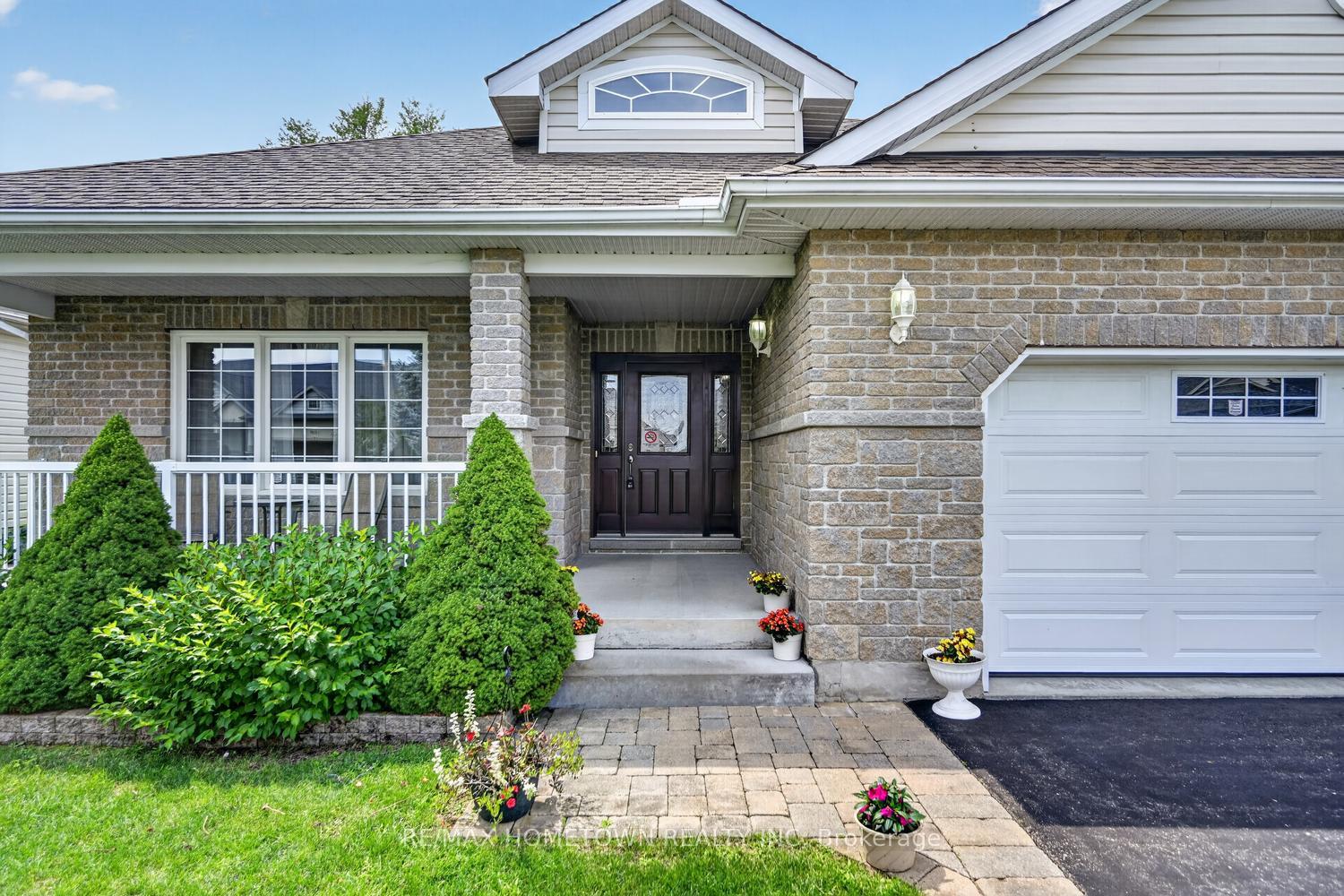 Photo 4 of 1124 McClure Crescent, Brockville, Brockville — HOMEH