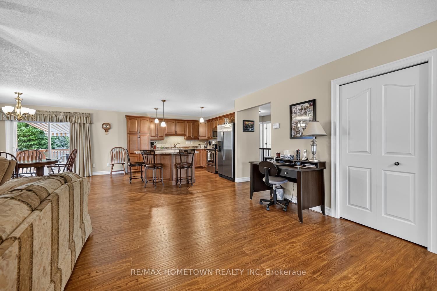 Photo 12 of 1124 McClure Crescent, Brockville, Brockville — HOMEH