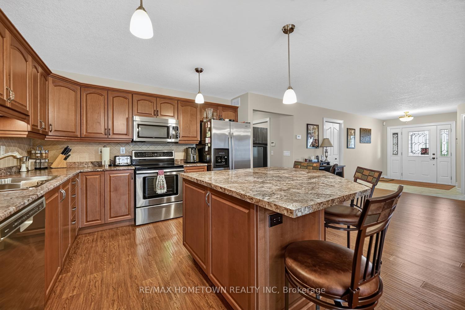 Photo 16 of 1124 McClure Crescent, Brockville, Brockville — HOMEH