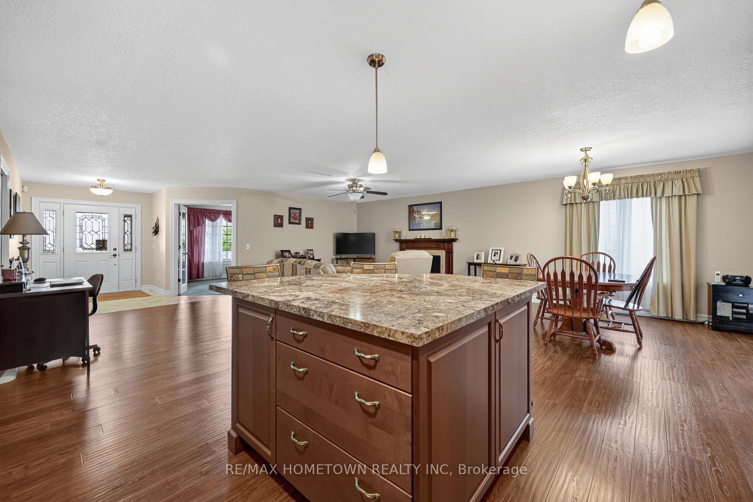 Photo 18 of 1124 McClure Crescent, Brockville, Brockville — HOMEH