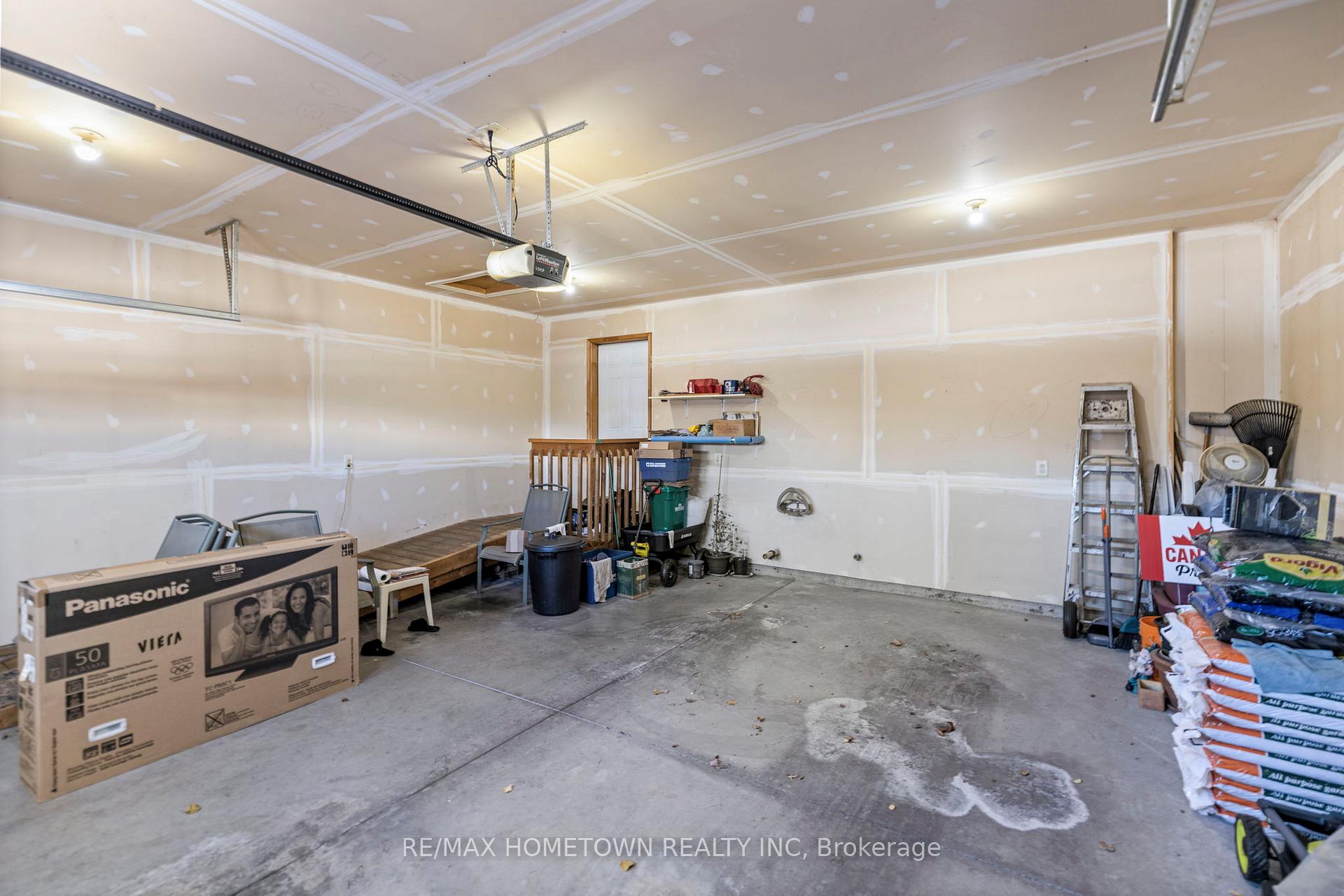 Photo 35 of 1124 McClure Crescent, Brockville, Brockville — HOMEH