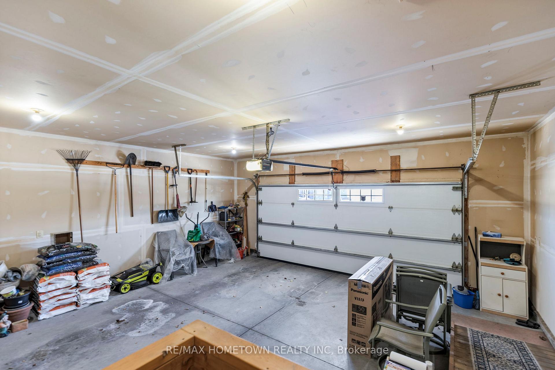 Photo 36 of 1124 McClure Crescent, Brockville, Brockville — HOMEH