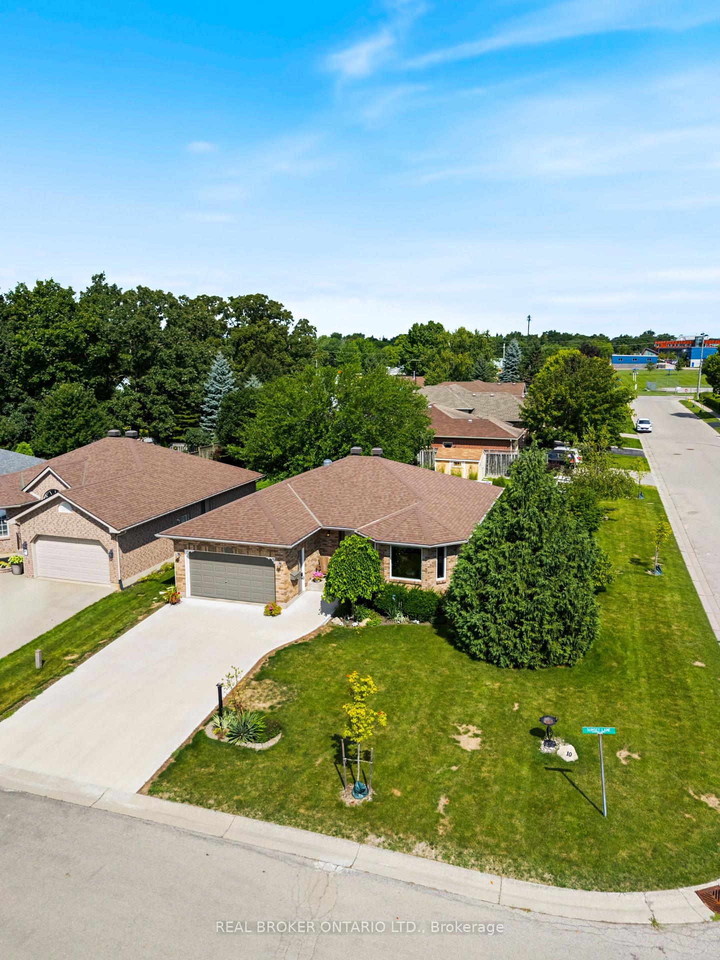 Photo 4 of 10 Sunset Lane, Haldimand — HOMEH