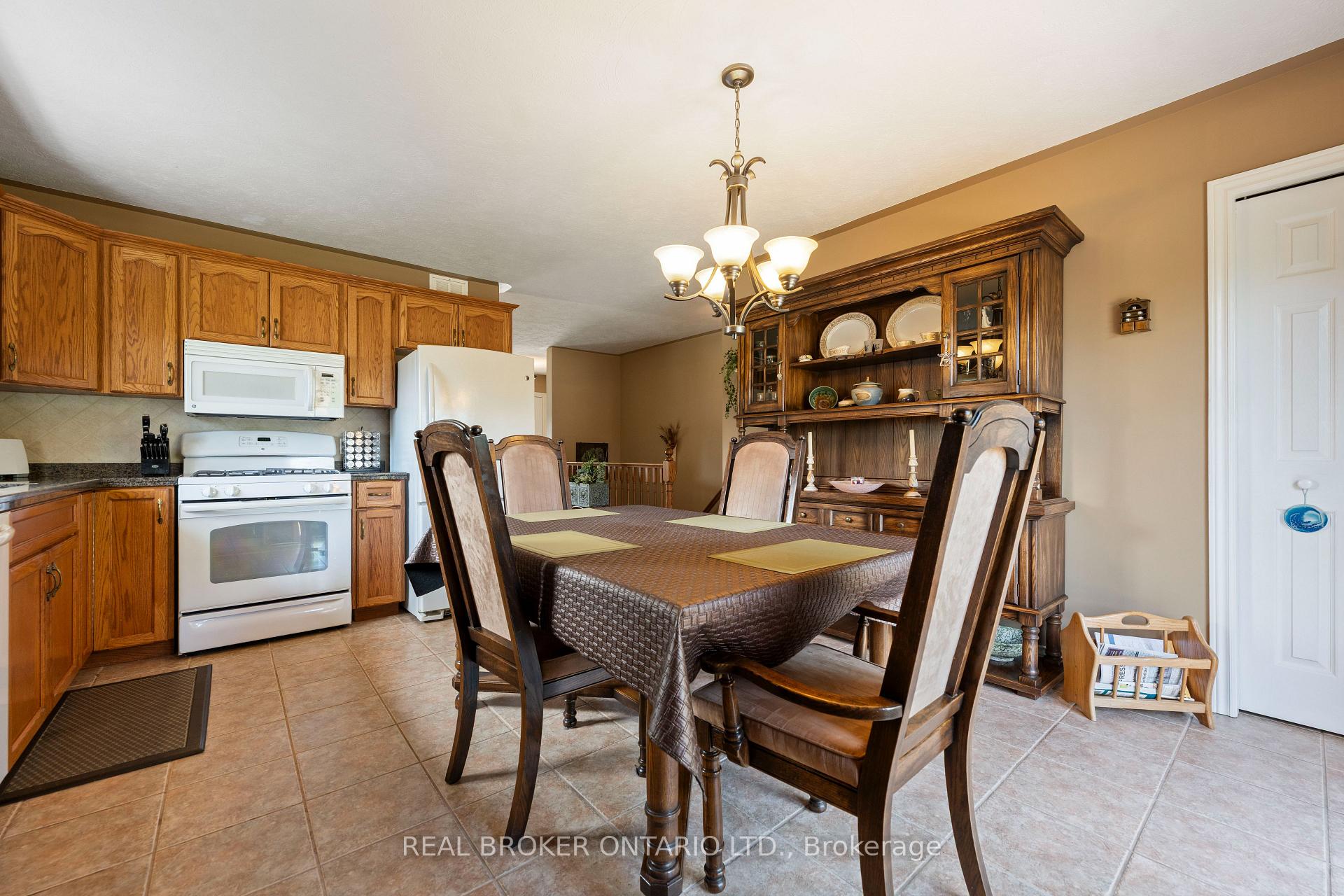 Photo 13 of 10 Sunset Lane, Haldimand — HOMEH