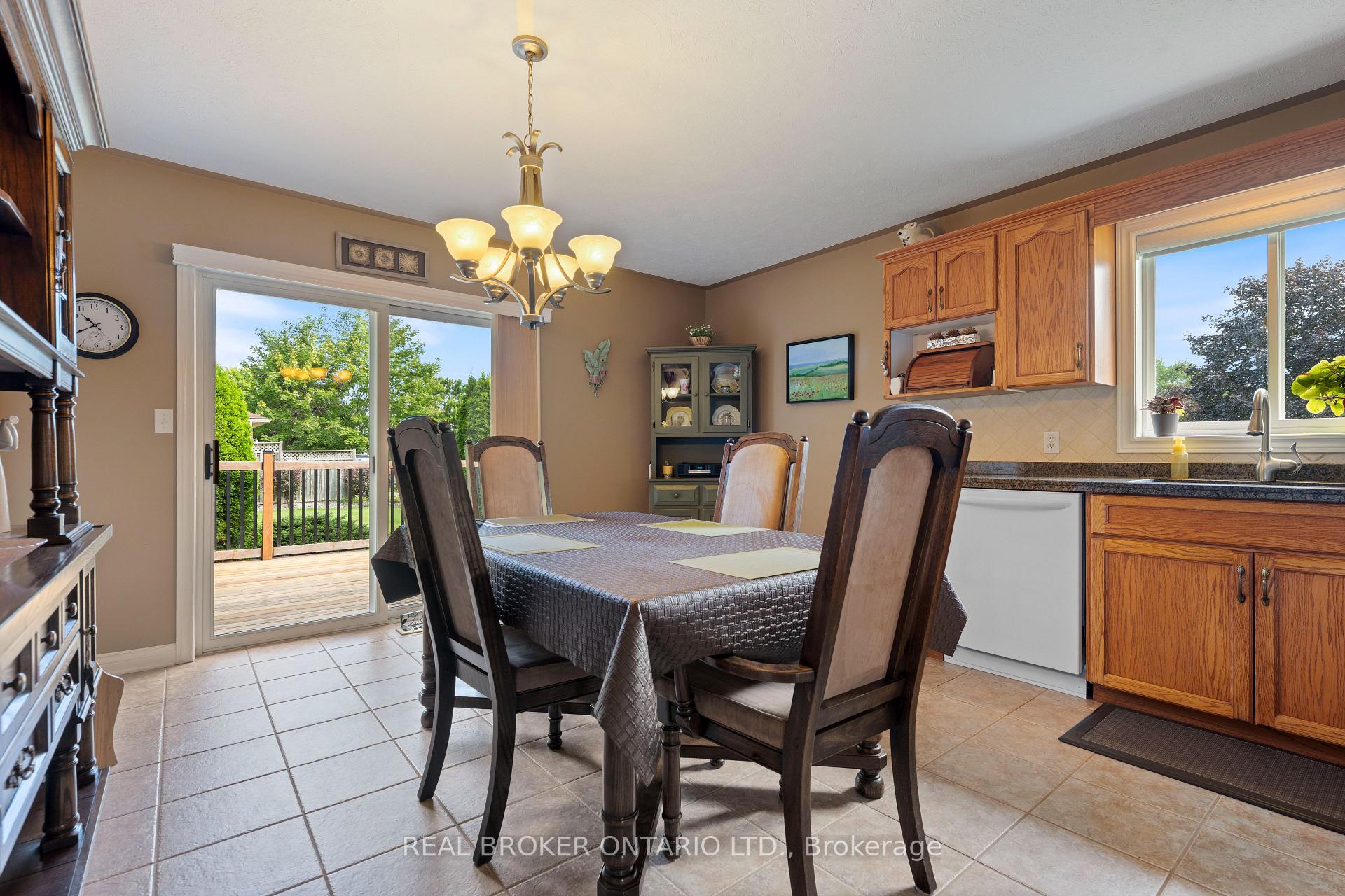 Photo 25 of 10 Sunset Lane, Haldimand — HOMEH