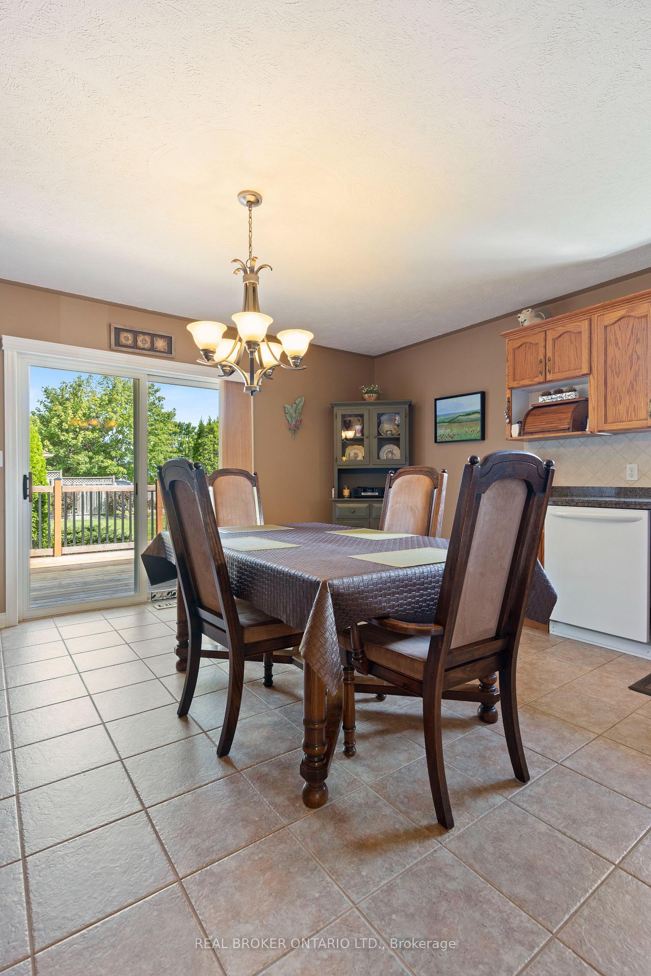 Photo 34 of 10 Sunset Lane, Haldimand — HOMEH