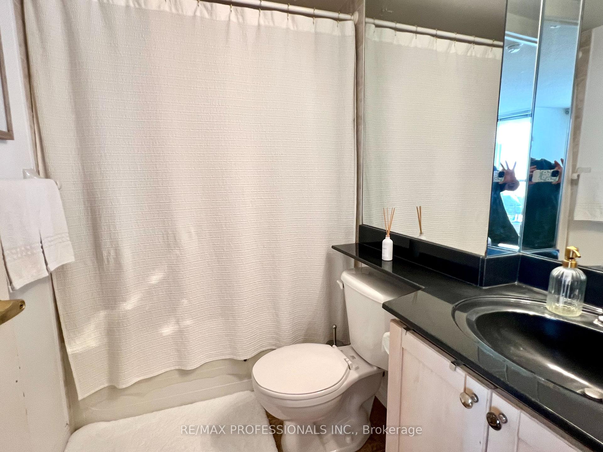 Photo 9 of Unit 607, 18 Stafford Street, Toronto, Niagara — HOMEH
