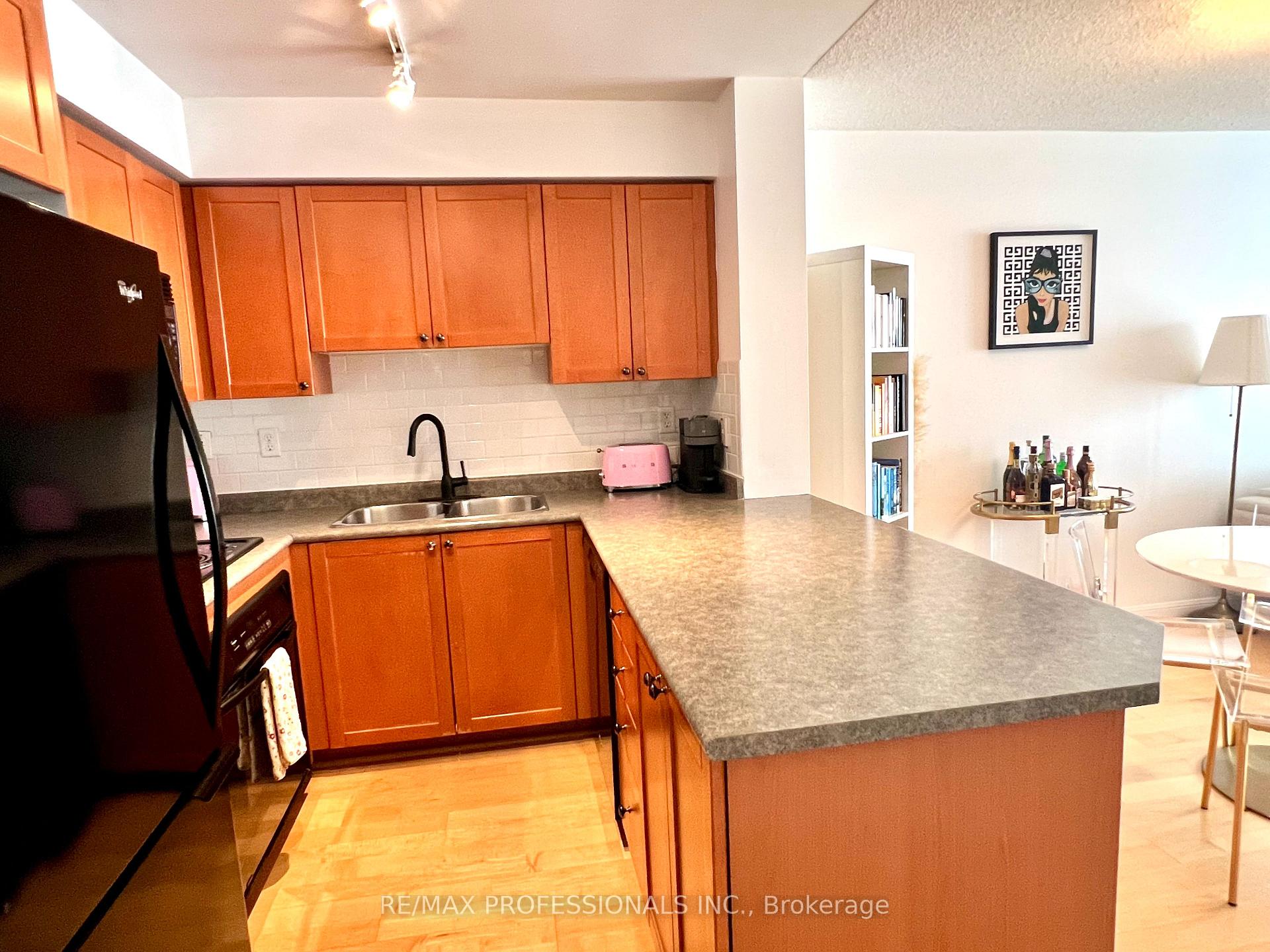 Photo 11 of Unit 607, 18 Stafford Street, Toronto, Niagara — HOMEH
