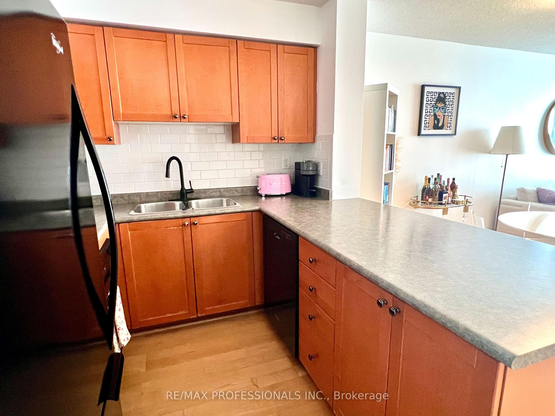 Photo 13 of Unit 607, 18 Stafford Street, Toronto, Niagara — HOMEH