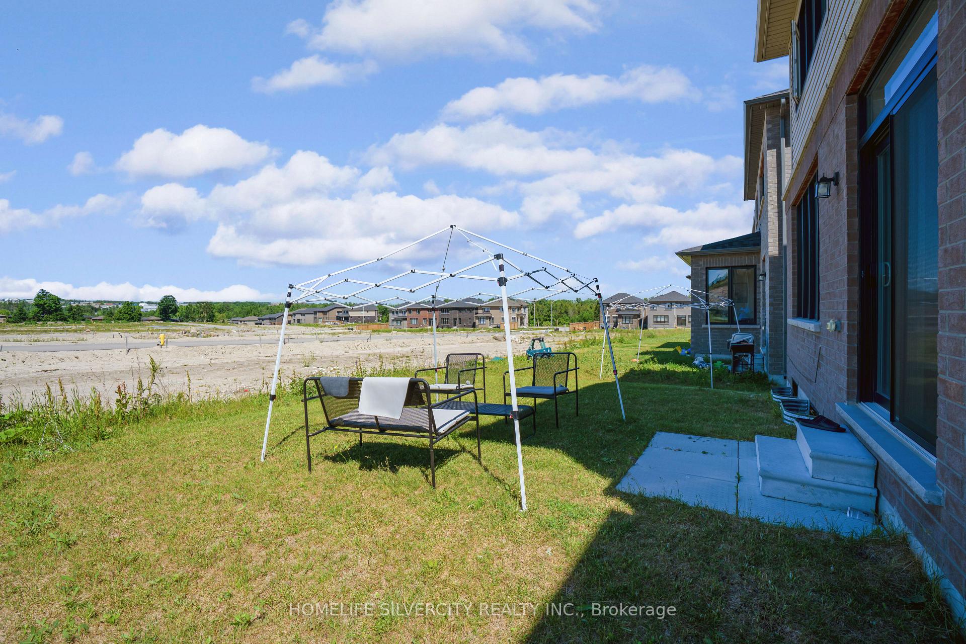 Photo 43 of 12 Kingsbury Trail, Barrie, Rural Barrie Southeast — HOMEH