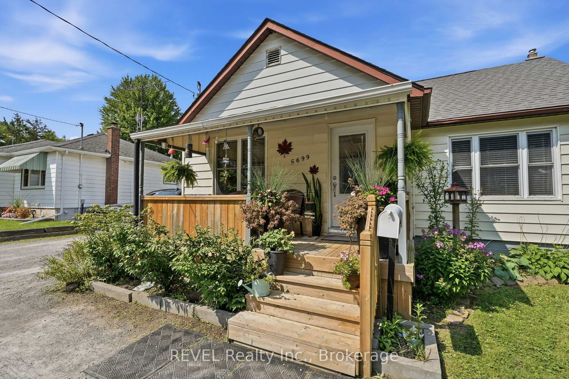 Photo 1 of 5699 Montrose Road, Niagara Falls, Ascot — HOMEH