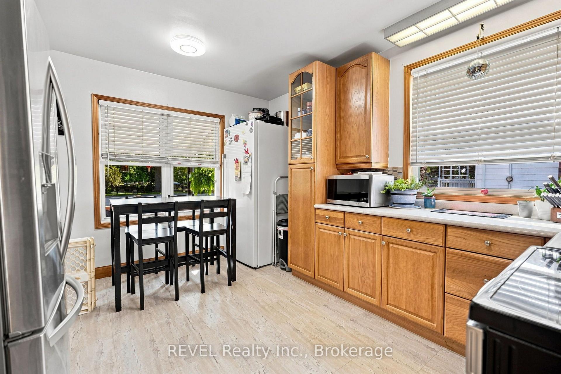 Photo 5 of 5699 Montrose Road, Niagara Falls, Ascot — HOMEH