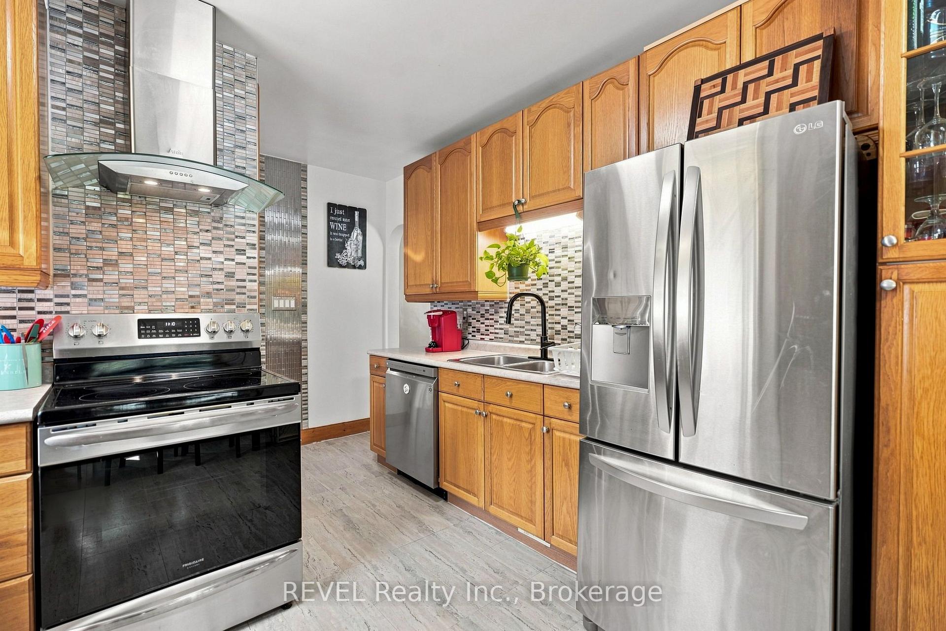 Photo 6 of 5699 Montrose Road, Niagara Falls, Ascot — HOMEH