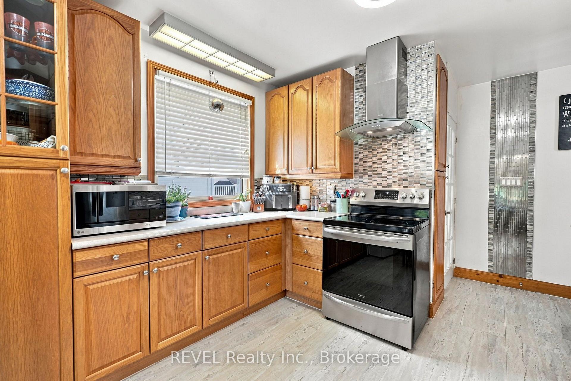 Photo 7 of 5699 Montrose Road, Niagara Falls, Ascot — HOMEH