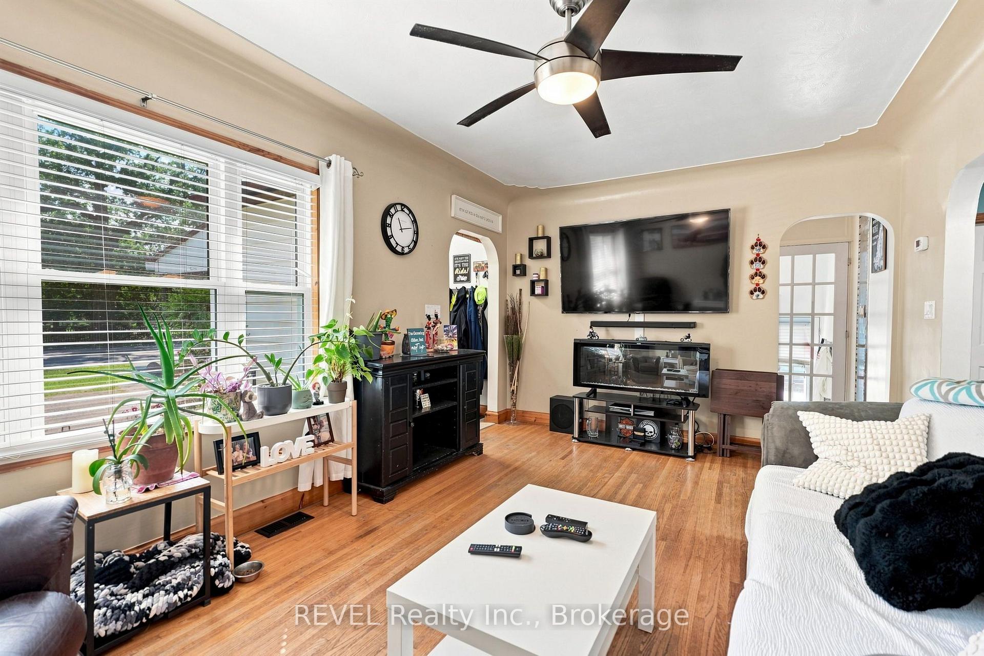 Photo 10 of 5699 Montrose Road, Niagara Falls, Ascot — HOMEH