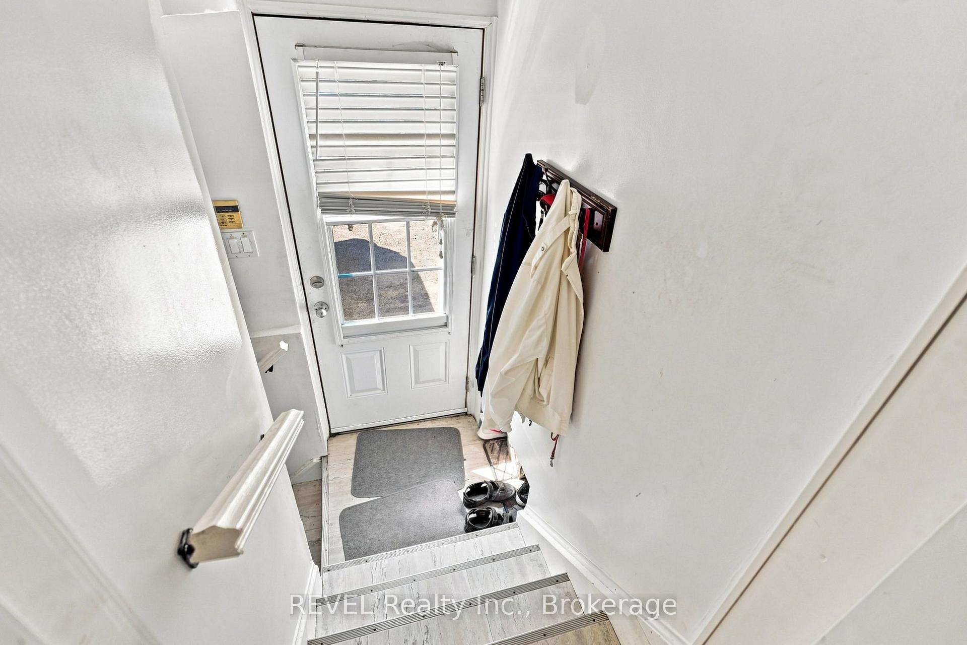 Photo 15 of 5699 Montrose Road, Niagara Falls, Ascot — HOMEH