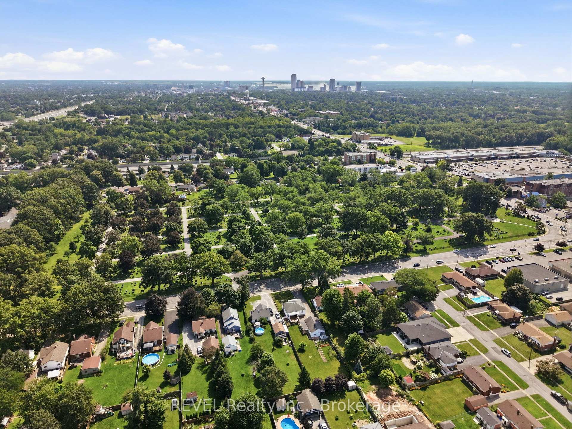 Photo 39 of 5699 Montrose Road, Niagara Falls, Ascot — HOMEH