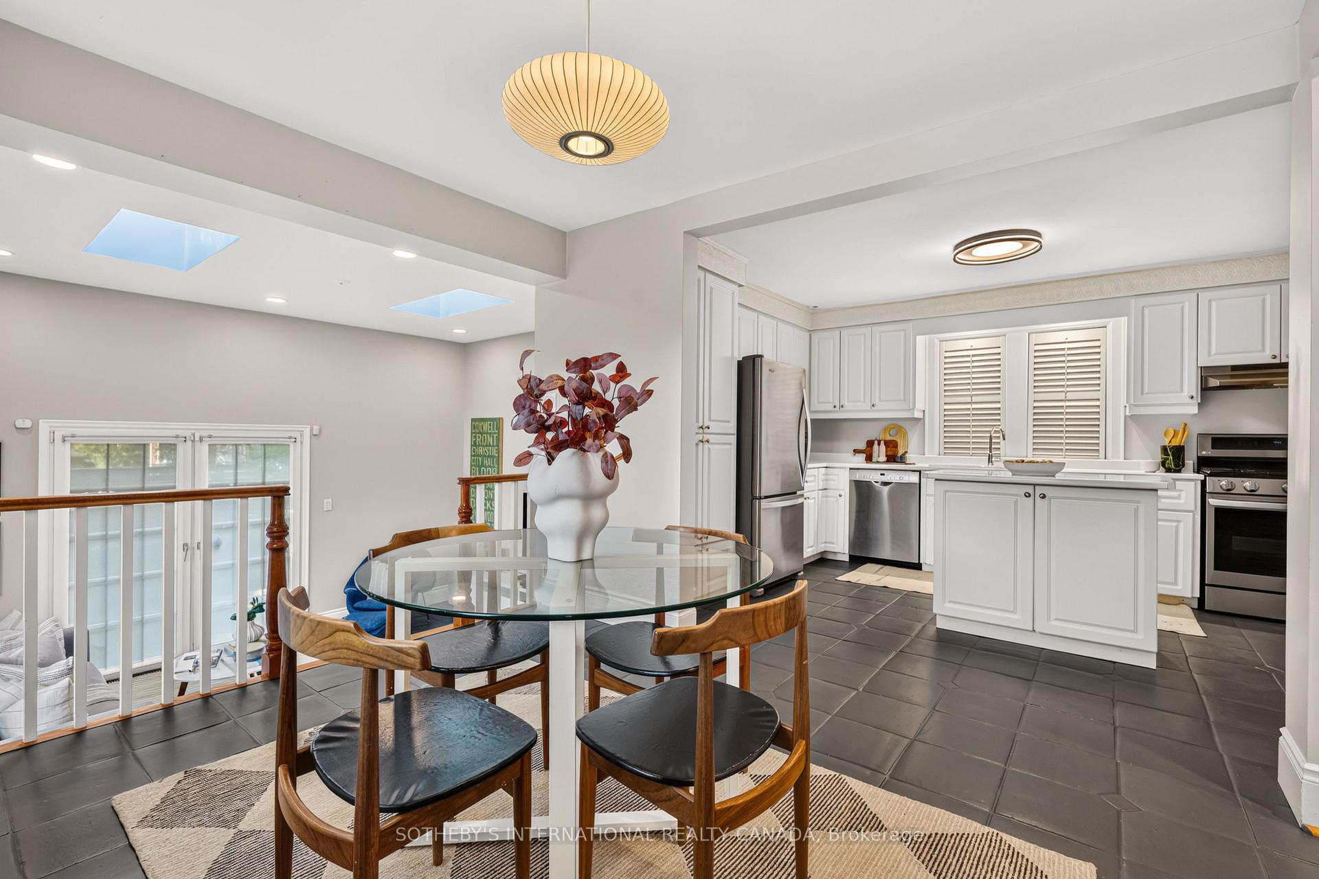 Photo 7 of 2 Randolph Road, Toronto, Leaside — HOMEH