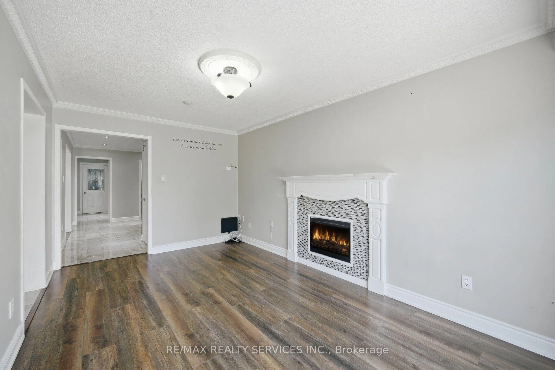 Photo 4 of 92 Tulip Drive, Brampton, Fletcher's Creek South — HOMEH