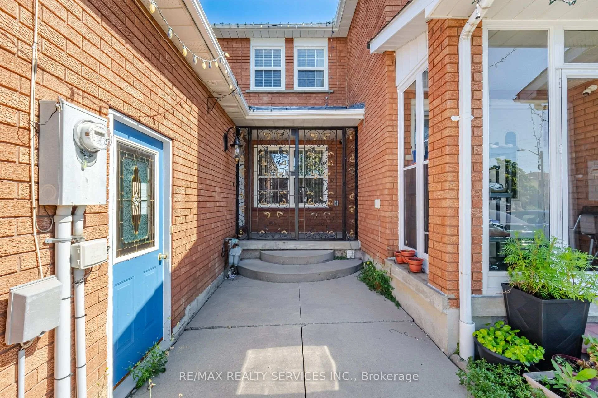 Photo 7 of 92 Tulip Drive, Brampton, Fletcher's Creek South — HOMEH
