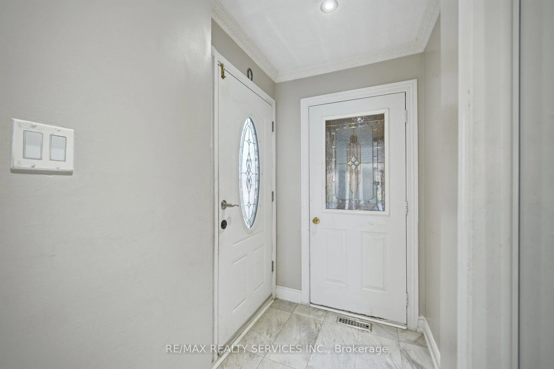 Photo 9 of 92 Tulip Drive, Brampton, Fletcher's Creek South — HOMEH