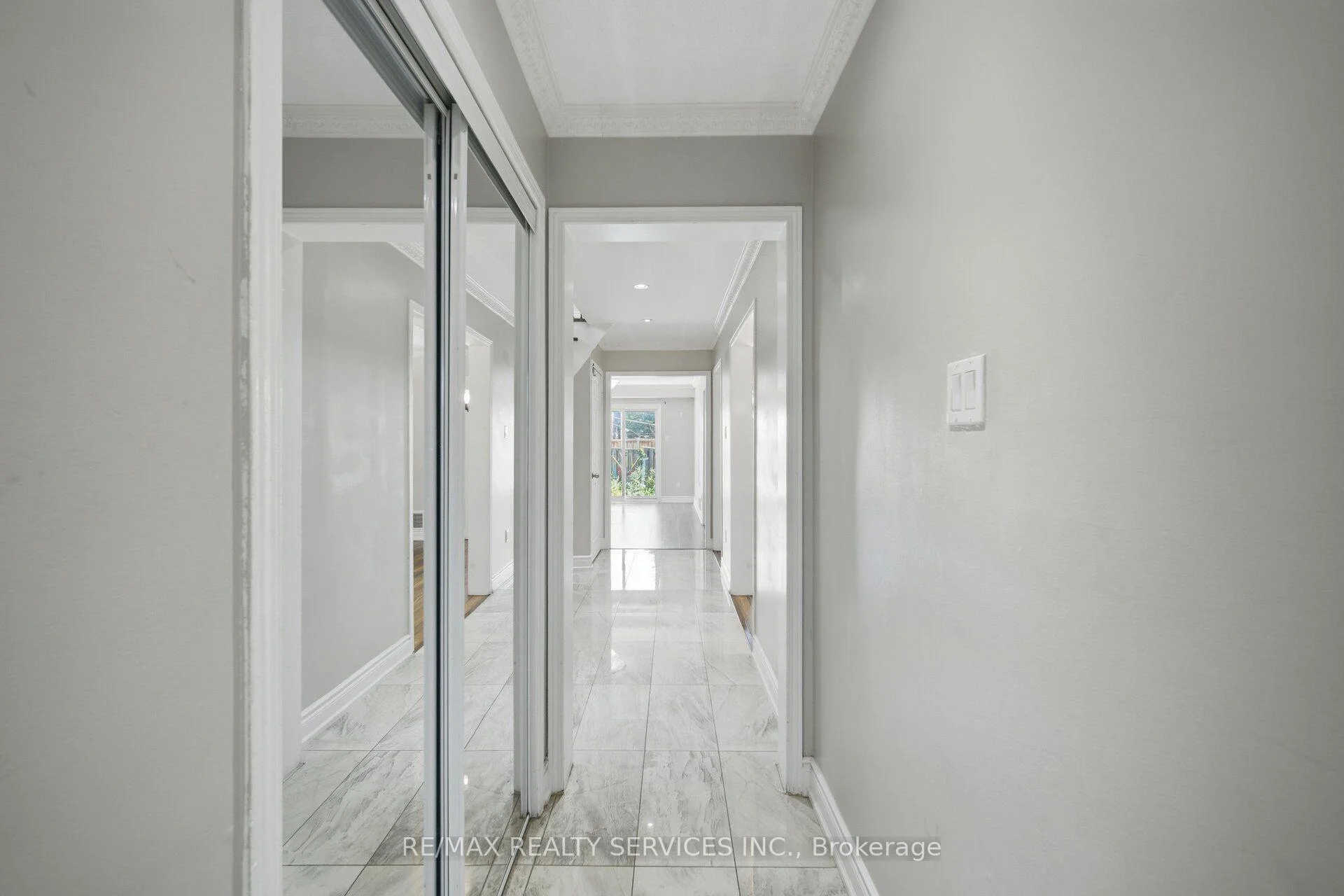 Photo 10 of 92 Tulip Drive, Brampton, Fletcher's Creek South — HOMEH