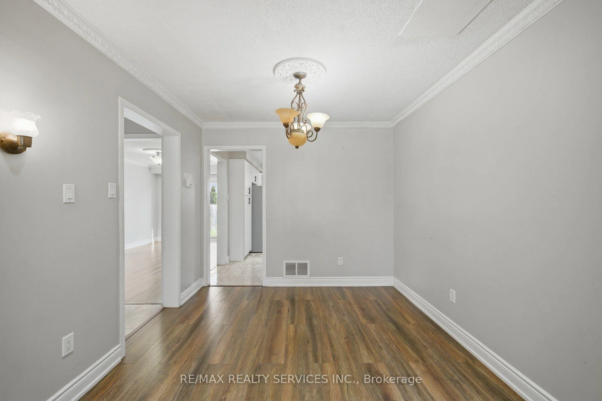 Photo 16 of 92 Tulip Drive, Brampton, Fletcher's Creek South — HOMEH