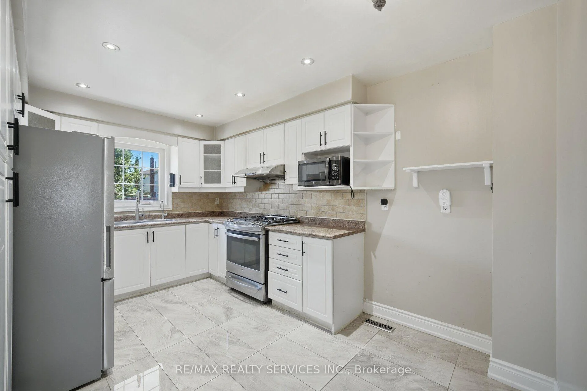 Photo 18 of 92 Tulip Drive, Brampton, Fletcher's Creek South — HOMEH