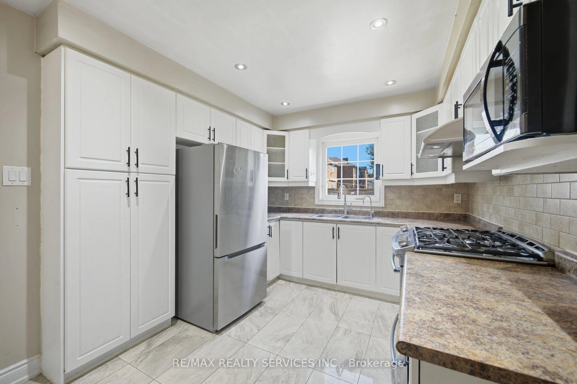 Photo 19 of 92 Tulip Drive, Brampton, Fletcher's Creek South — HOMEH