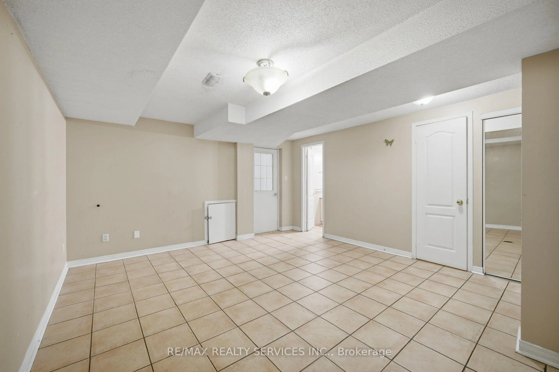 Photo 39 of 92 Tulip Drive, Brampton, Fletcher's Creek South — HOMEH