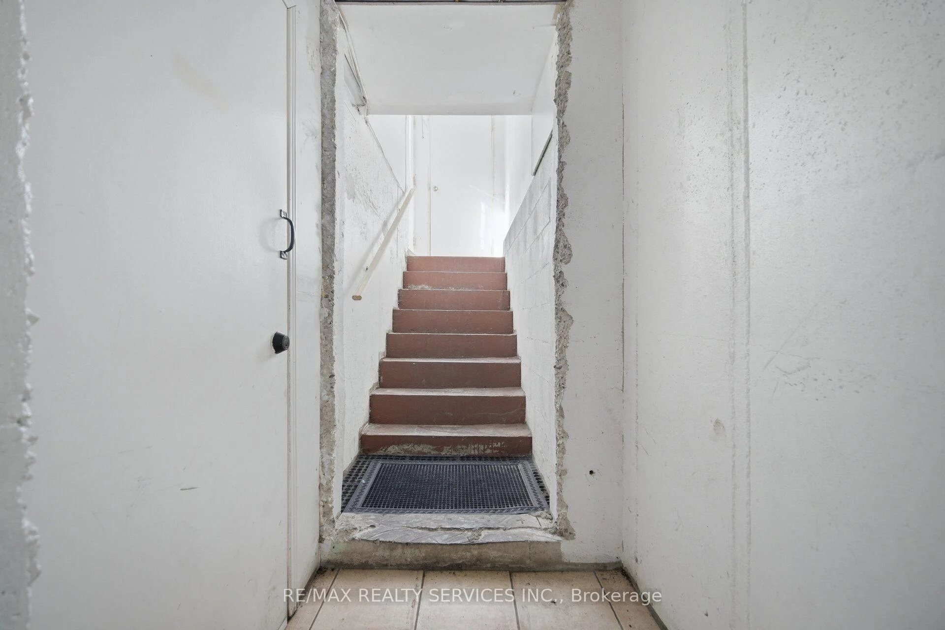 Photo 48 of 92 Tulip Drive, Brampton, Fletcher's Creek South — HOMEH