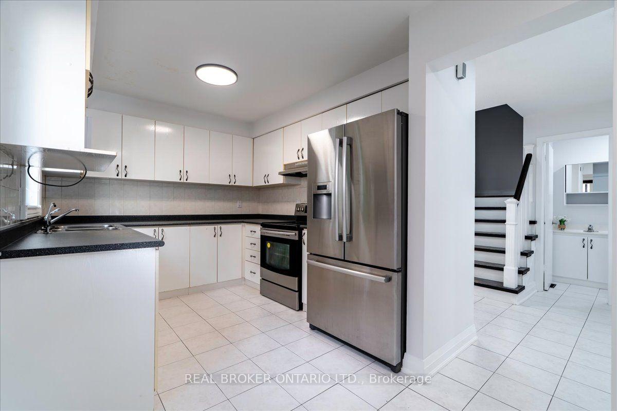 Photo 7 of 23 Haven Hill Square, Scarborough, Agincourt North — HOMEH
