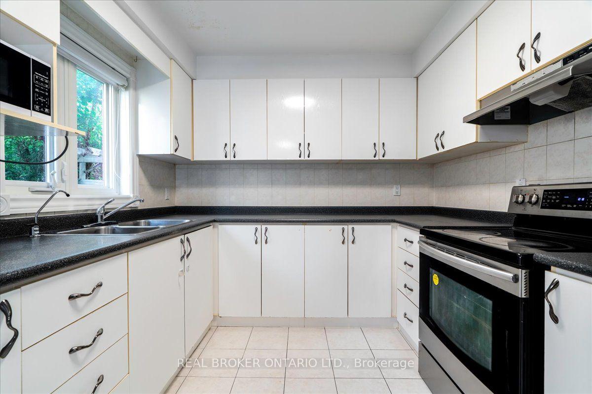 Photo 8 of 23 Haven Hill Square, Scarborough, Agincourt North — HOMEH