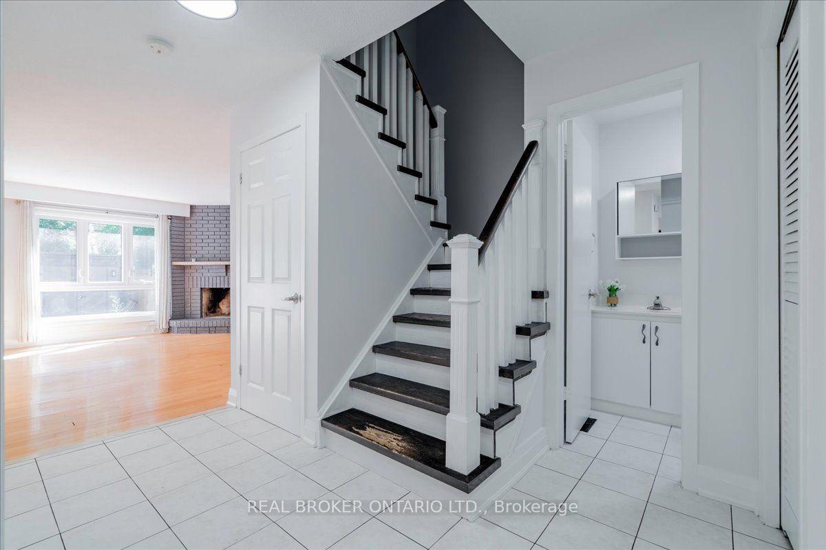 Photo 11 of 23 Haven Hill Square, Scarborough, Agincourt North — HOMEH