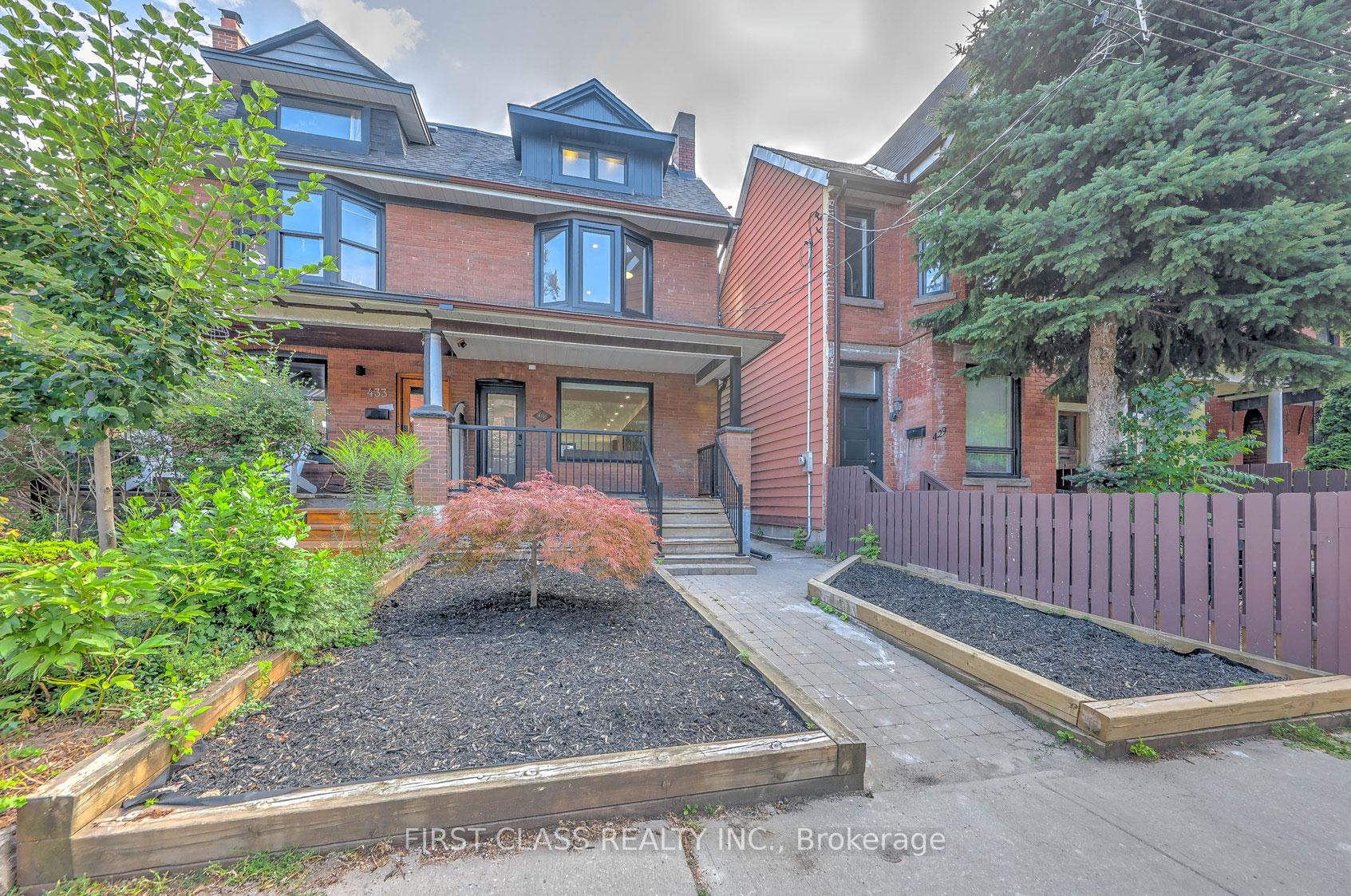 Photo 1 of Unit Ensuite 3, 431 Roxton Road, Toronto, Palmerston-Little Italy — HOMEH