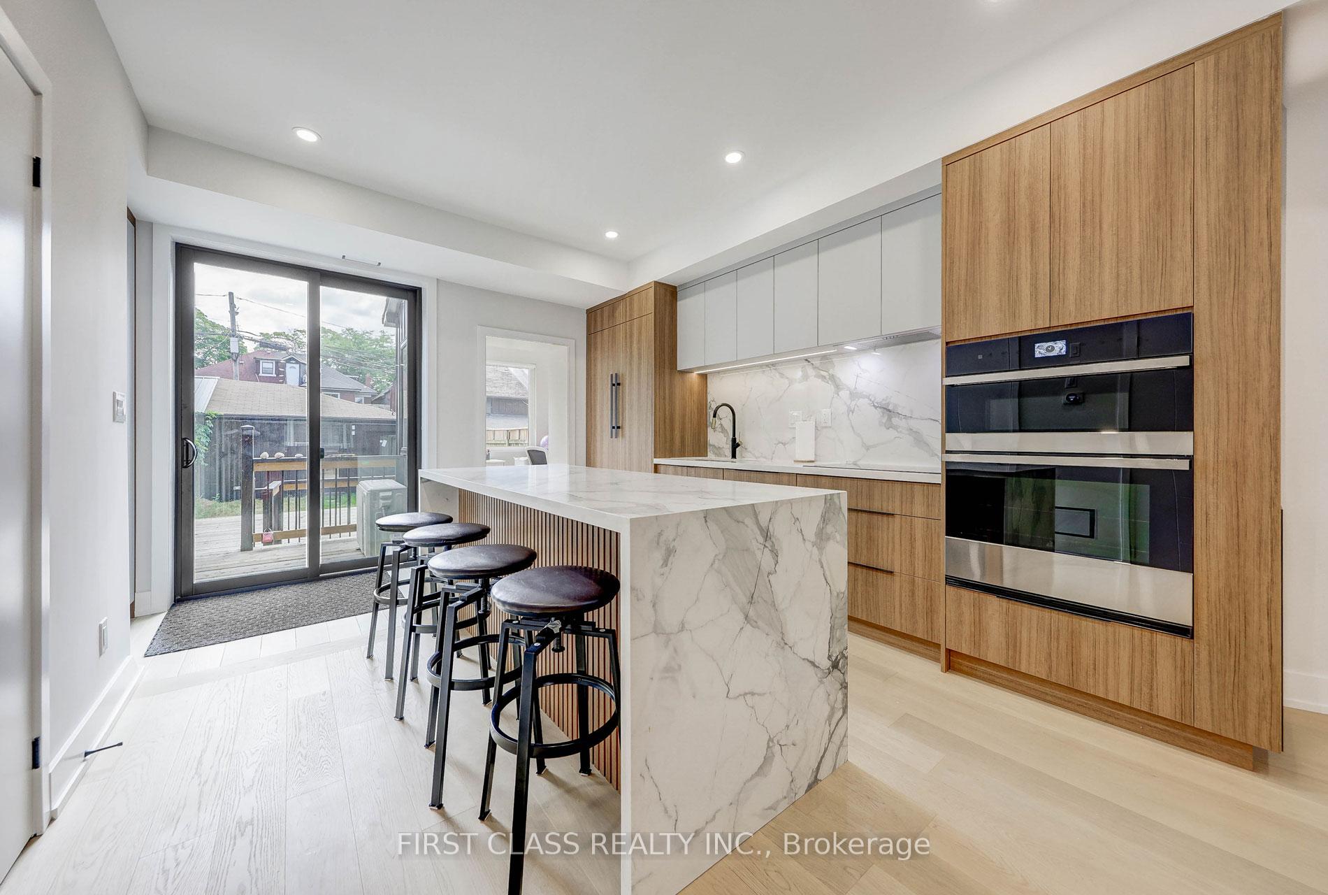 Photo 2 of Unit Ensuite 3, 431 Roxton Road, Toronto, Palmerston-Little Italy — HOMEH
