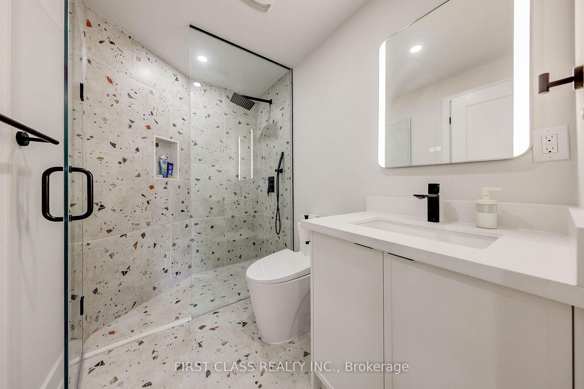 Photo 5 of Unit Ensuite 3, 431 Roxton Road, Toronto, Palmerston-Little Italy — HOMEH