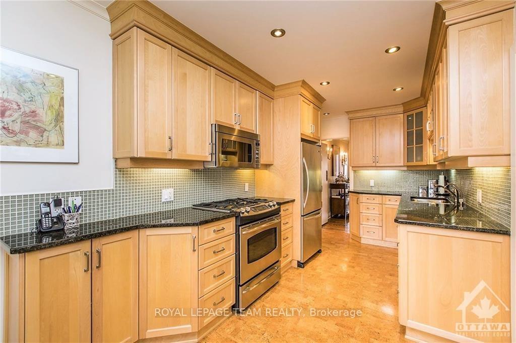 Photo 2 of 522 Piccadilly Avenue, Ottawa, Ottawa West — HOMEH