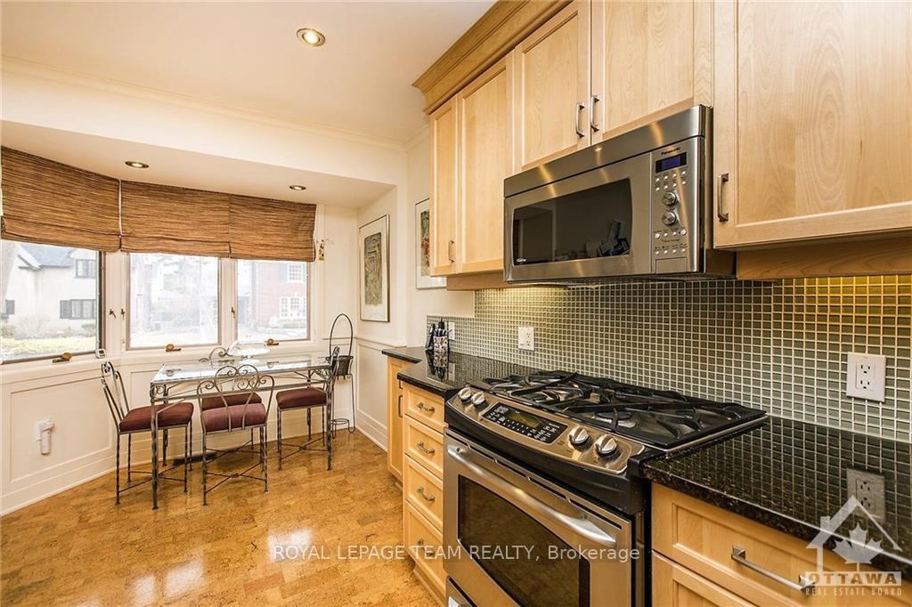 Photo 3 of 522 Piccadilly Avenue, Ottawa, Ottawa West — HOMEH