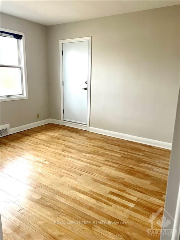 Photo 15 of 522 Piccadilly Avenue, Ottawa, Ottawa West — HOMEH