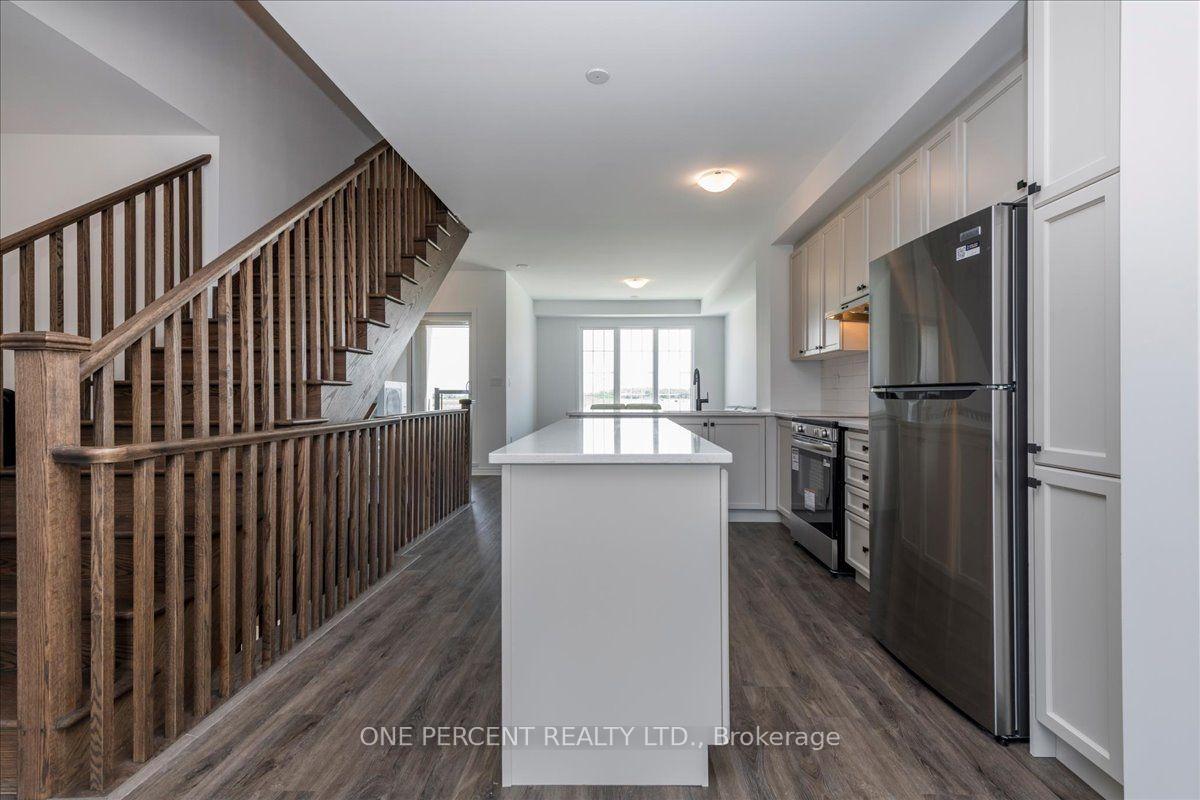 Photo 4 of 16 Pearen Lane, Barrie, Rural Barrie Southwest — HOMEH
