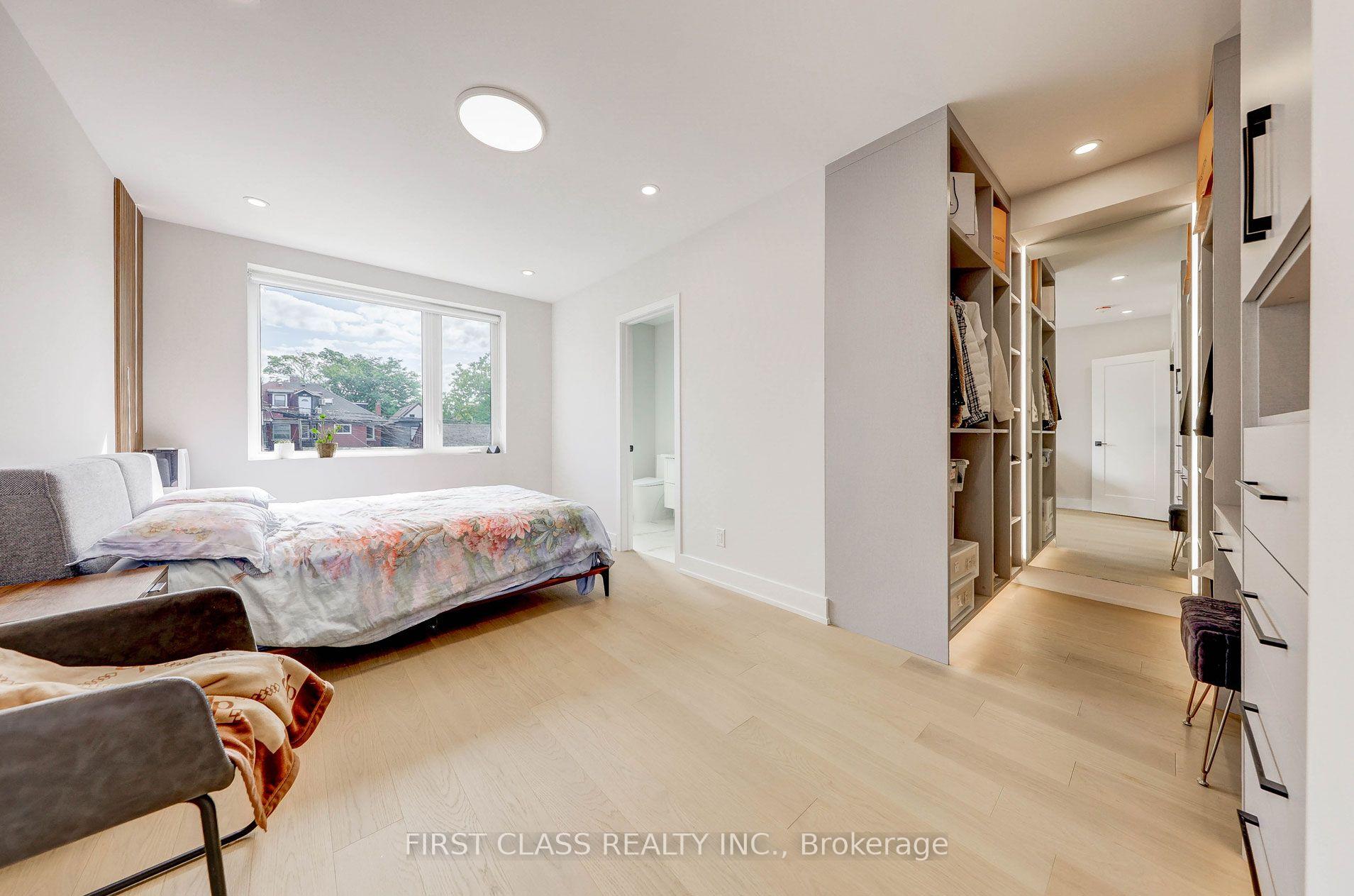 Photo 5 of Unit Ensuite 2, 431 Roxton Road, Toronto, Palmerston-Little Italy — HOMEH