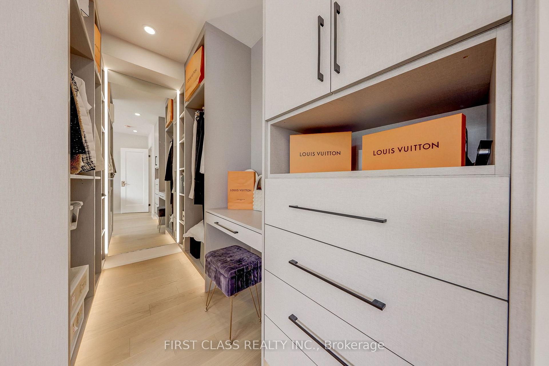 Photo 6 of Unit Ensuite 2, 431 Roxton Road, Toronto, Palmerston-Little Italy — HOMEH