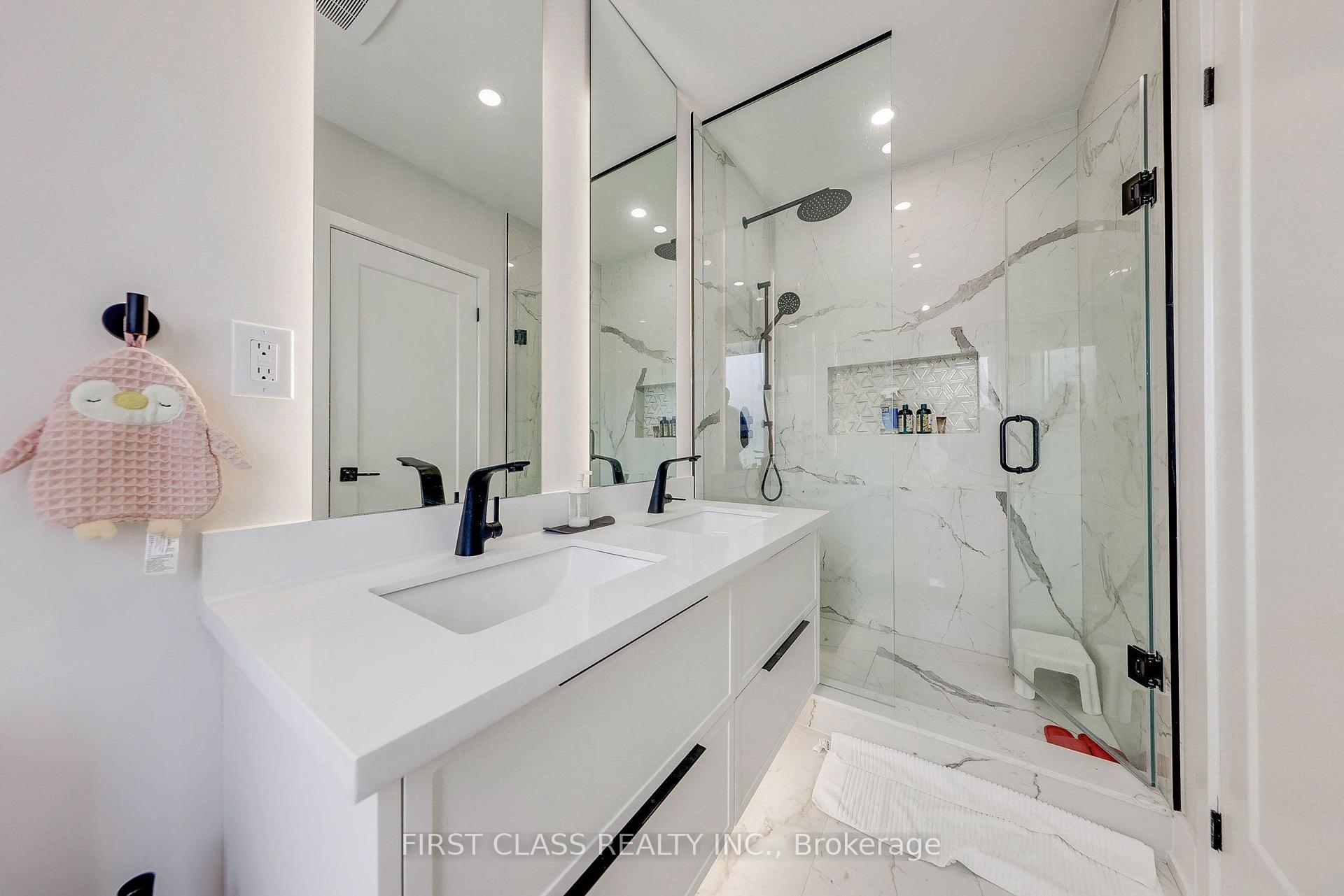 Photo 7 of Unit Ensuite 2, 431 Roxton Road, Toronto, Palmerston-Little Italy — HOMEH