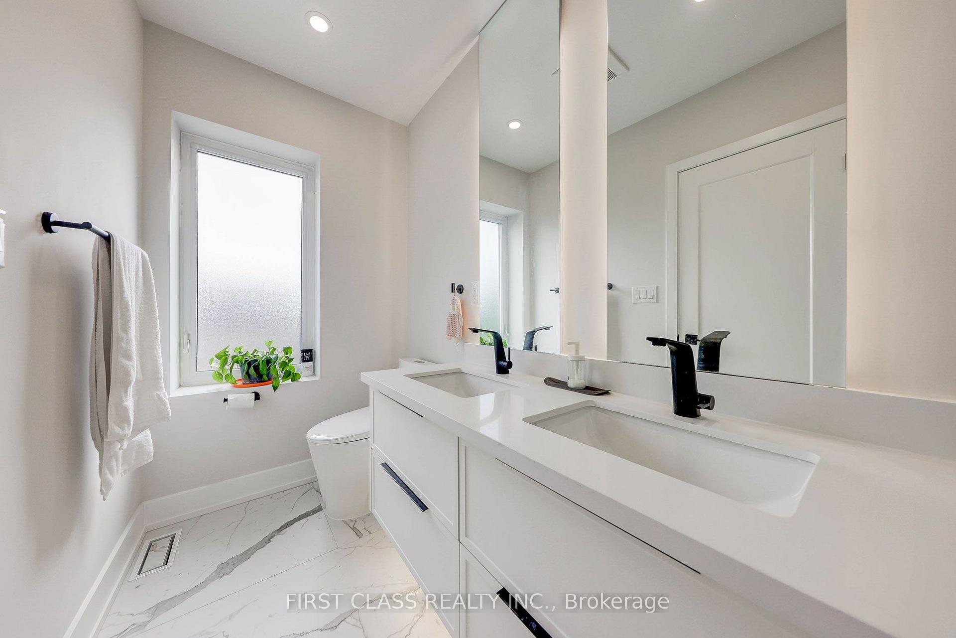 Photo 8 of Unit Ensuite 2, 431 Roxton Road, Toronto, Palmerston-Little Italy — HOMEH