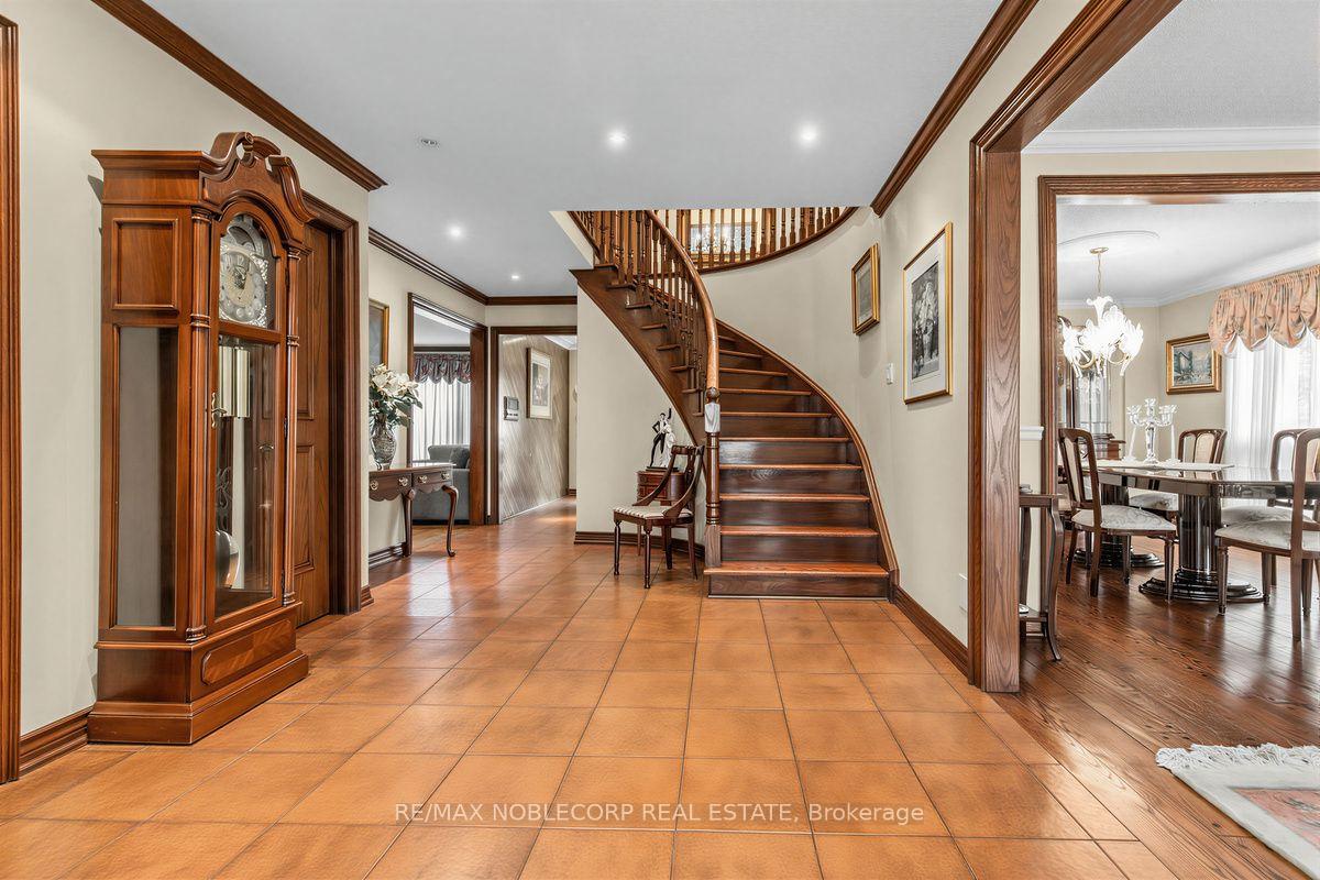 Photo 2 of 256 Airdrie Drive, Vaughan, East Woodbridge — HOMEH