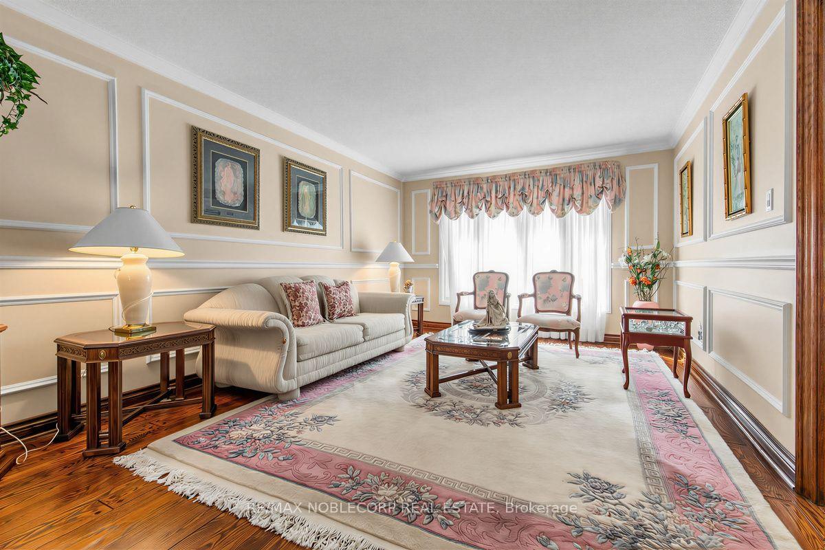 Photo 5 of 256 Airdrie Drive, Vaughan, East Woodbridge — HOMEH