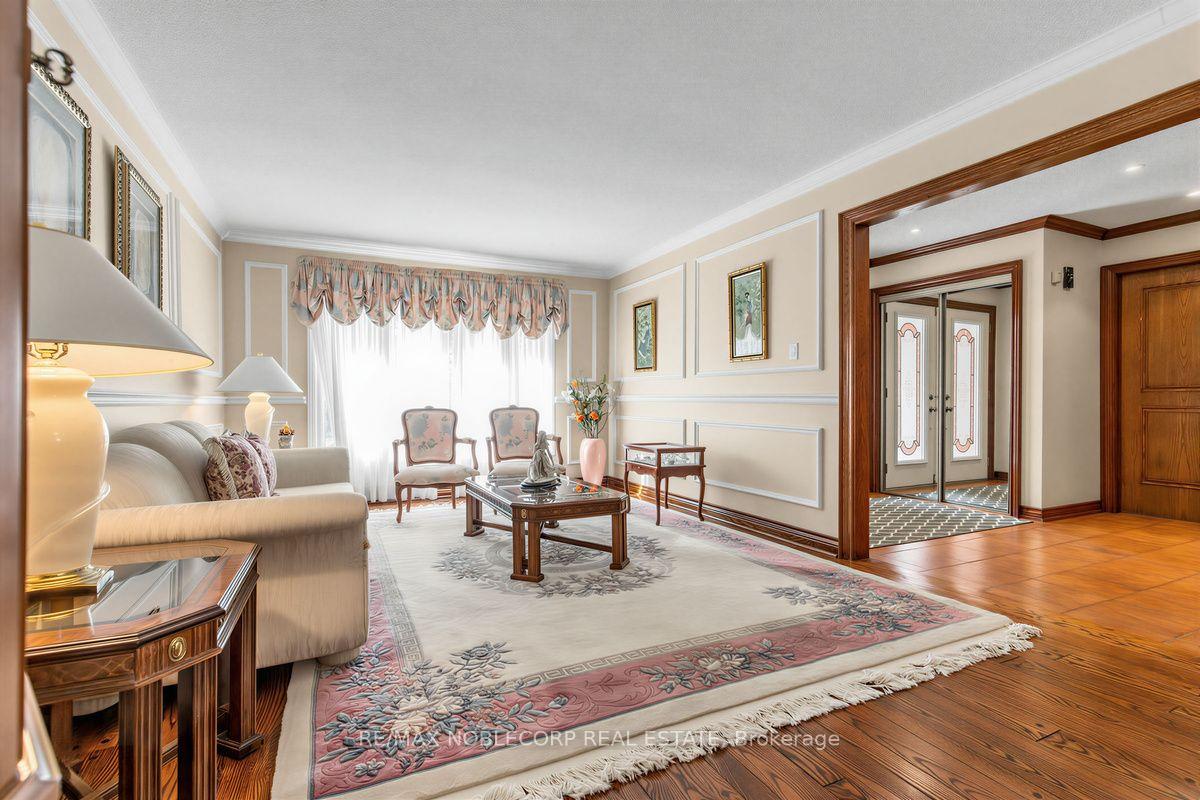 Photo 6 of 256 Airdrie Drive, Vaughan, East Woodbridge — HOMEH